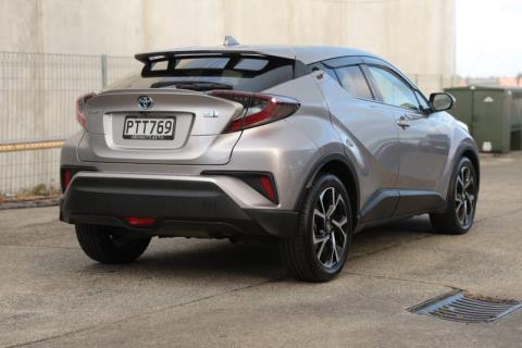 2017 Toyota C-HR - Thumbnail